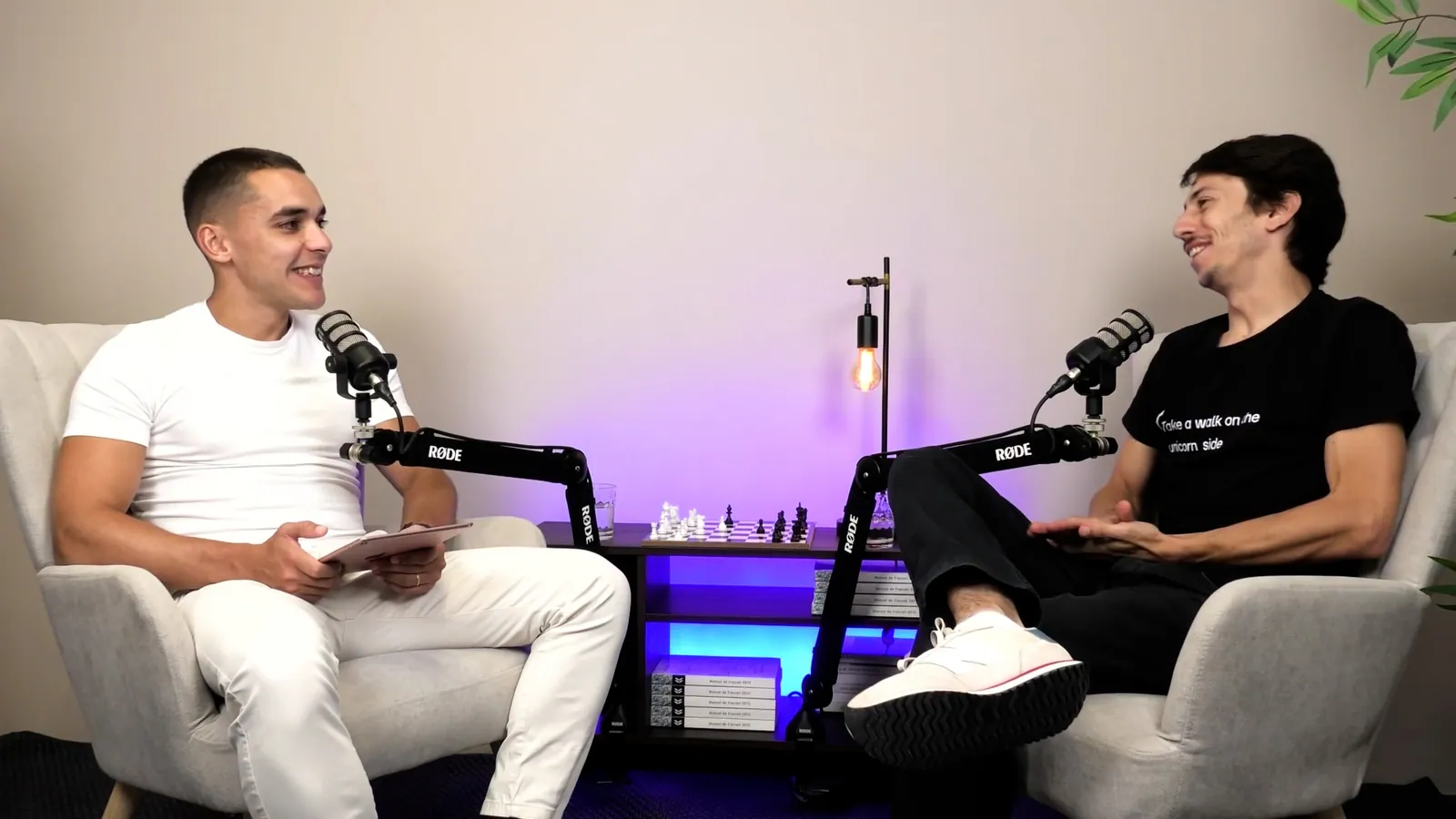 Fotografia 2: Fábio Gomes e Pedro Carneiro durante a gravação do episódio 3 de Último a Decidir